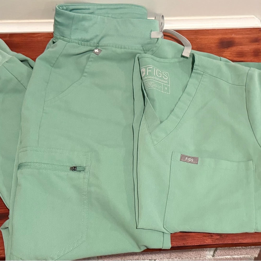 Figs Mint Green Scrubs-size small